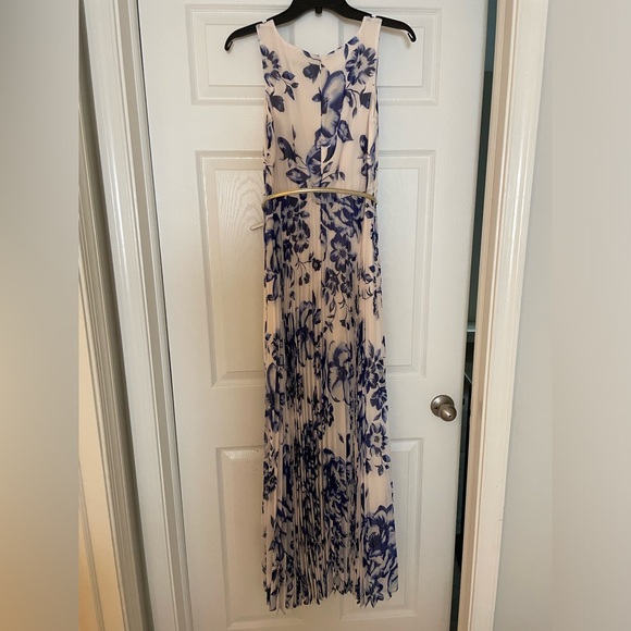 Eliza J Floral Maxi Dress - Picture 4 of 10